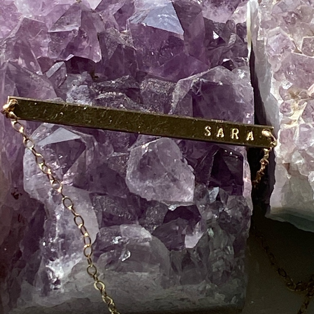 Sarah name on gold bar necklace - Picture 6 of 7